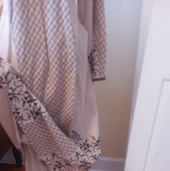 Authentic Kuwaiti Garment - Picture 2 of 4